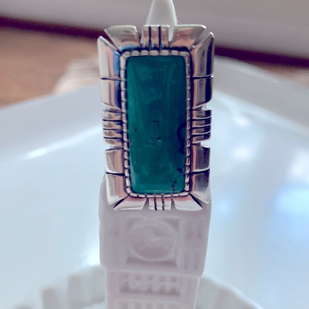 Gorgeous turquoise sterling silver ring ! Fabulous piece/beautiful color stone❤️